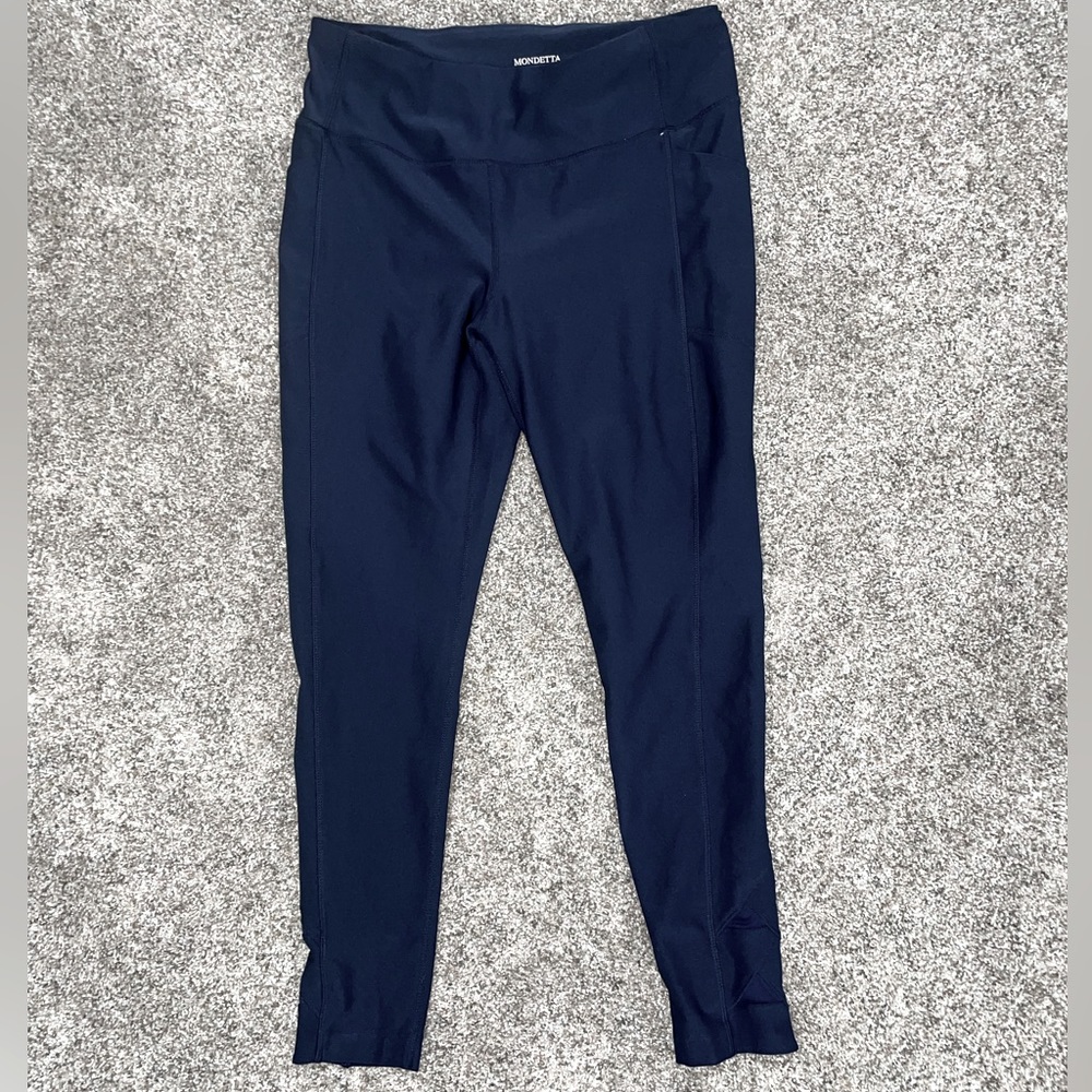 Mondetta performance plus luxury jogger pants. Stretchy and comfortable
